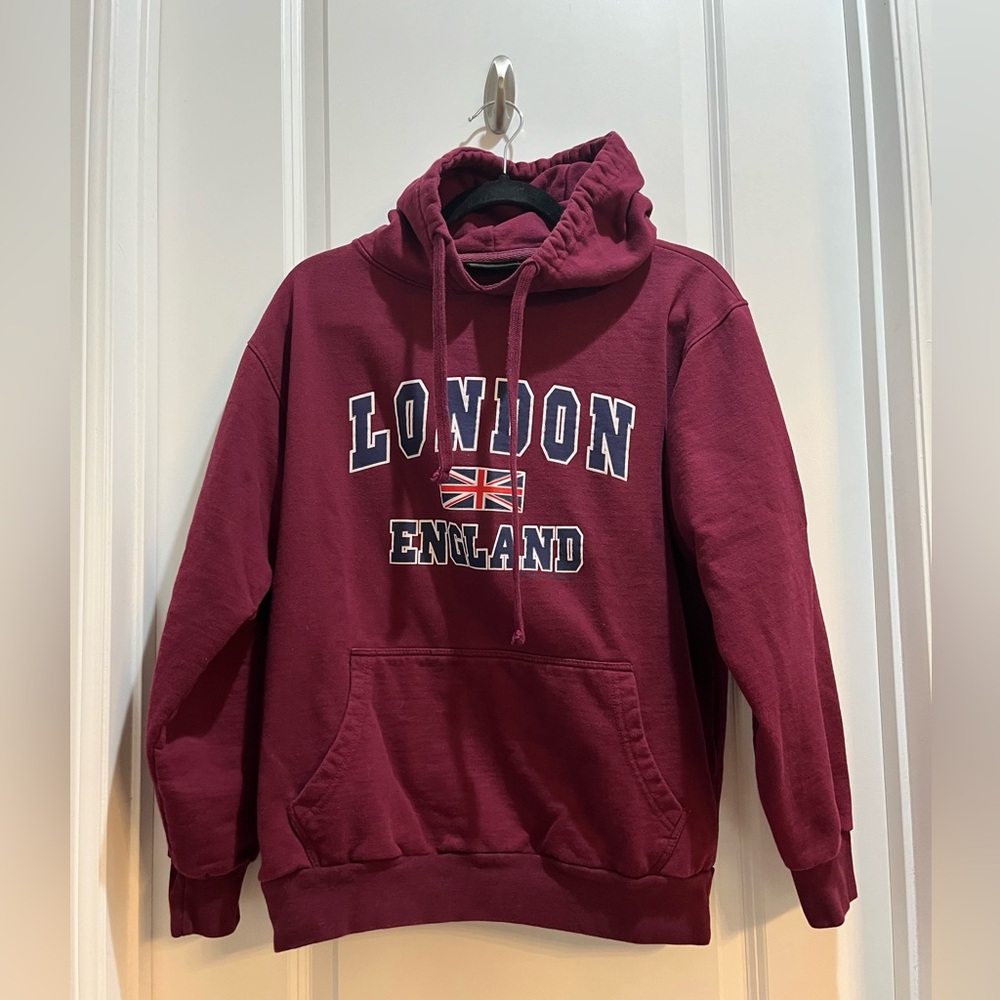 De-Lux London England Burgundy Hoodie Large Front Pockets Armpit ToArmpit 21”